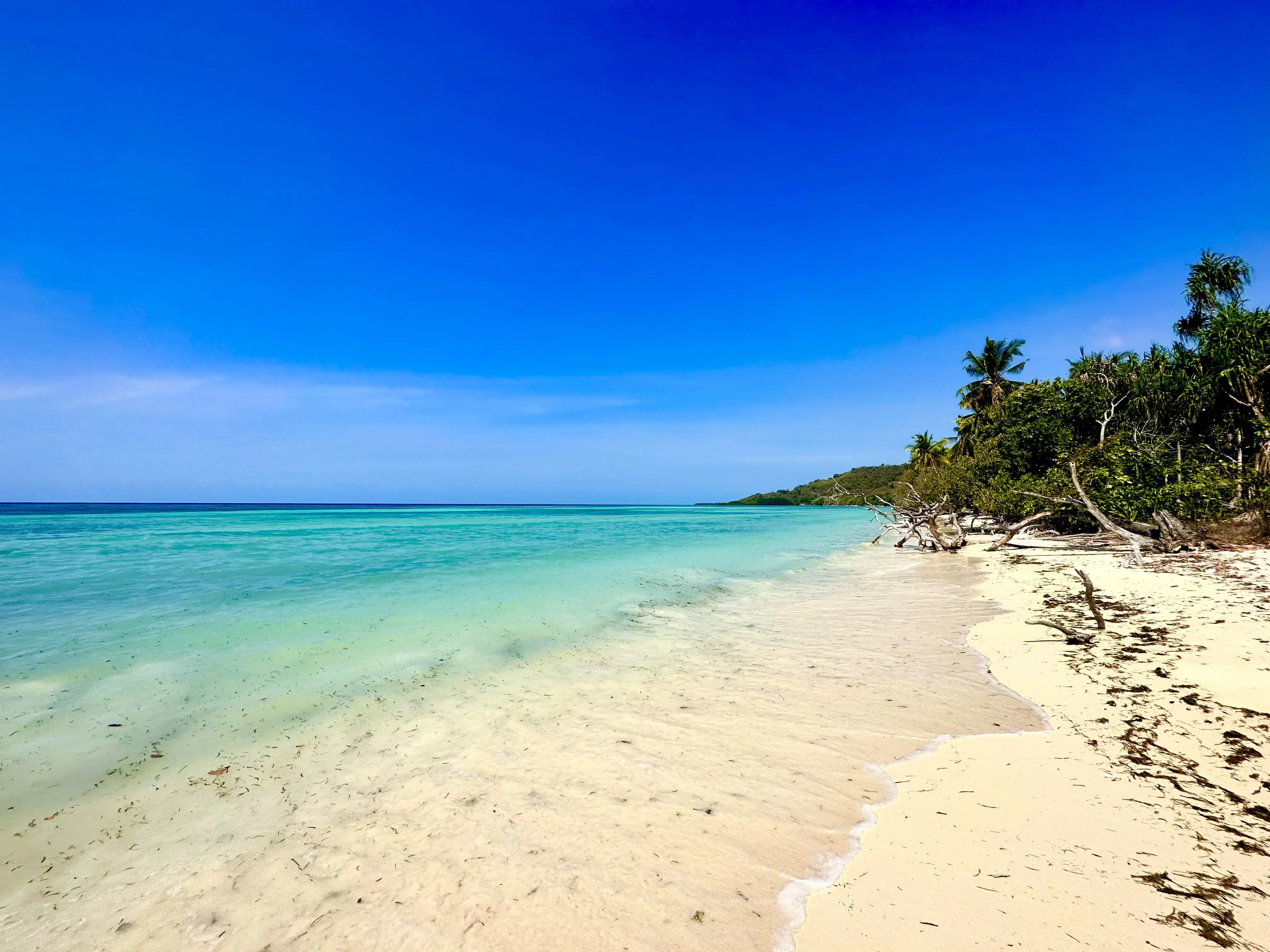 Deere Beach – East Alor